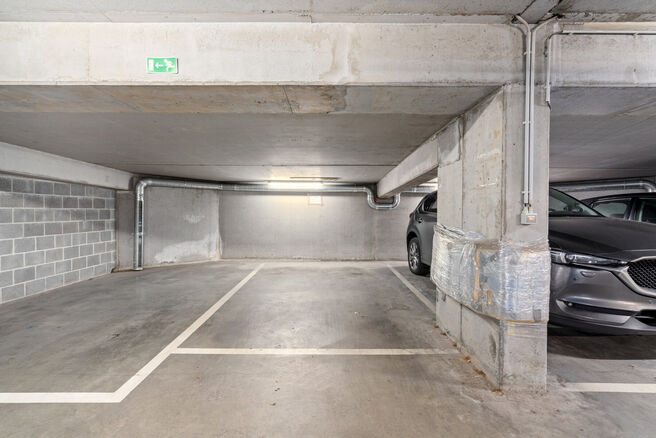 Cet appartement pr&ecirc;t &agrave; emm&eacute;nager avec 2 chambres et 1 salle de bain est situ&eacute; dans un environnement calme et r&eacute;sidentiel, avec une localisation strat&eacute;gique &agrave; proximit&eacute; des transports en commun et &agrave; courte distance du Parc Elisabeth.

En entrant d