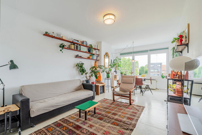 Dit eigentijdse, volledig instapklare appartement met twee slaapkamers is gelegen in een kleinschalige mede-eigendom in Strombeek-Bever.
Het appartement biedt een zuidoostelijk georiënteerd terras en beschikt over twee praktische kelderbergingen voor ext