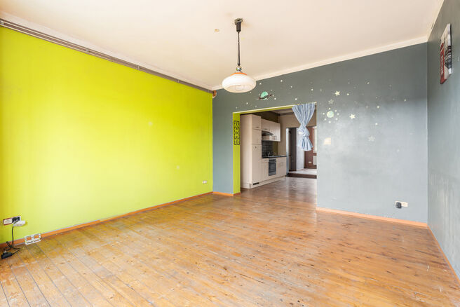 This apartment is ideally located on the 2nd floor of a small-scale building, just a stone&rsquo;s throw from the Basilica of Koekelberg and Elisabeth Park.
From a technical perspective, the apartment is in good condition: it features an individual gas boiler