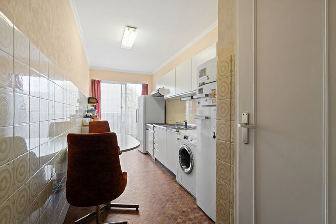This spacious 2-bedroom apartment, featuring 2 terraces, a private garage box, and a parking space, is located on the third floor of a well-maintained residential building.

LAYOUT:
The entrance hall leads to a bright living room with a dining area and a 