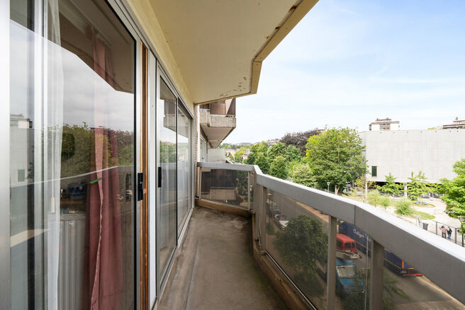 This spacious 2-bedroom apartment, featuring 2 terraces, a private garage box, and a parking space, is located on the third floor of a well-maintained residential building.

LAYOUT:
The entrance hall leads to a bright living room with a dining area and a 