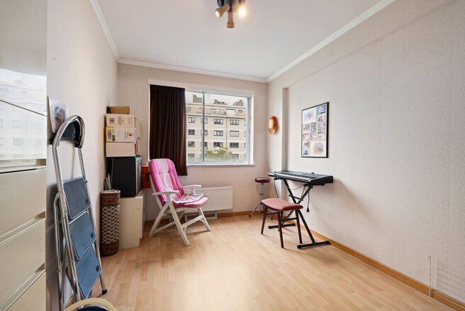 This spacious 2-bedroom apartment, featuring 2 terraces, a private garage box, and a parking space, is located on the third floor of a well-maintained residential building.

LAYOUT:
The entrance hall leads to a bright living room with a dining area and a 