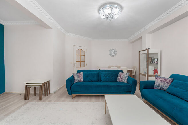 This fully move-in-ready and tastefully renovated two-bedroom apartment with terrace is located on the second floor of a well-maintained building, in an exceptionally convenient location within walking distance of Tour & Taxis and the vibrant Canal distri