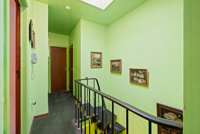 Uitgebreide beschrijving: https://www.homerun.immo/nl/te-koop
GRATIS SCHATTING: https://www.homerun.immo/nl/schatting
VIDEO TOUR: https://www.youtube.com/watch?v=6sY5eU9lux8

Deze solide woning met drie slaapkamers geniet van een uitstekende ligging in de