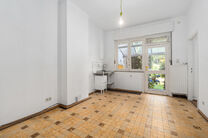Two-family property consisting of one apartment and one duplex apartment, with garage, garden and terraces.
The building comprises a total of 8 bedrooms and 3 bathrooms.

LAYOUT:
The first floor features a one-bedroom apartment with a 9 m&sup2; terrace. The d