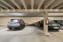 Cet appartement pr&ecirc;t &agrave; emm&eacute;nager, dot&eacute; de trois chambres, est id&eacute;alement situ&eacute; sur la place du village de Strombeek-Bever, &agrave; proximit&eacute; imm&eacute;diate de nombreuses commodit&eacute;s et accessibles &agrave; pied. Bruxelles est tr&egrave;s rapidement et facilement access