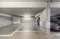 Cet appartement pr&ecirc;t &agrave; emm&eacute;nager avec 2 chambres et 1 salle de bain est situ&eacute; dans un environnement calme et r&eacute;sidentiel, avec une localisation strat&eacute;gique &agrave; proximit&eacute; des transports en commun et &agrave; courte distance du Parc Elisabeth.

En entrant d