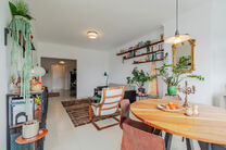 Dit eigentijdse, volledig instapklare appartement met twee slaapkamers is gelegen in een kleinschalige mede-eigendom in Strombeek-Bever.
Het appartement biedt een zuidoostelijk georiënteerd terras en beschikt over twee praktische kelderbergingen voor ext
