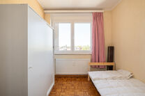 Dit volledig instapklaar appartement op de 5de verdieping beschikt over 2 slaapkamers en geniet van een spectaculair uitzicht over het centrum van Strombeek.
Dankzij het uitstekende EPC-label C combineert dit appartement comfort met energiezuinig wonen.

