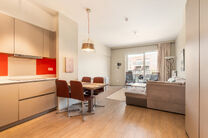 Beautiful furnished apartment with terrace, underground parking space and private cellar, ideally located close to public transport and a wide range of amenities.

LAYOUT:
Upon entering the apartment, you are welcomed into a pleasant open-plan living area