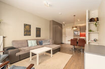 Beautiful furnished apartment with terrace, underground parking space and private cellar, ideally located close to public transport and a wide range of amenities.

LAYOUT:
Upon entering the apartment, you are welcomed into a pleasant open-plan living area
