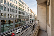 This classy one-bedroom apartment with 2 terraces and 2 spacious attic storerooms is located on the 2nd floor of a co-ownership building, perfectly situated in the European Quarter, between Schuman and Brussels Park.

The apartment is arranged as follows: