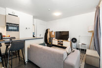 This recently built one-bedroom apartment enjoys an excellent location, directly opposite the trendy Canal district and close to Tour & Taxis and Rogier Square.

Located on the 3rd floor, the apartment features a southeast-facing terrace, ideal for enjoyi