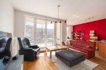 This bright 1-bedroom apartment is ideally located in the sought-after &ldquo;La Chasse&rdquo; area of Etterbeek, within walking distance of the VUB and ULB campuses, and on the border with Woluwe-Saint-Pierre (Chant d&rsquo;Oiseau) and Auderghem.

The apartment feat