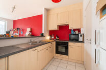 This bright 1-bedroom apartment is ideally located in the sought-after &ldquo;La Chasse&rdquo; area of Etterbeek, within walking distance of the VUB and ULB campuses, and on the border with Woluwe-Saint-Pierre (Chant d&rsquo;Oiseau) and Auderghem.

The apartment feat