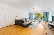 This move-in-ready three-bedroom apartment is centrally located on the village square of Strombeek-Bever, with numerous amenities in the immediate vicinity and within walking distance. Brussels is very quickly and easily accessible. It features a beautifu