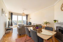 This fully move-in-ready apartment on the 5th floor features 2 bedrooms and enjoys a spectacular view over the center of Strombeek.
Thanks to its excellent EPC label C, this apartment combines comfort with energy-efficient living.

The layout of the apart