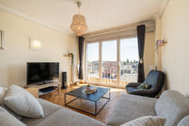 This fully move-in-ready apartment on the 5th floor features 2 bedrooms and enjoys a spectacular view over the center of Strombeek.
Thanks to its excellent EPC label C, this apartment combines comfort with energy-efficient living.

The layout of the apart