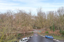 Move-in ready and bright corner apartment with 1 bedroom, beautiful views over Dielegem Forest, an east-facing terrace and a cellar.
Located in a small-scale co-ownership with elevator, within walking distance of shops, public transport and the train stat