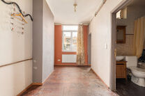 This apartment is ideally located on the 2nd floor of a small-scale building, just a stone&rsquo;s throw from the Basilica of Koekelberg and Elisabeth Park.
From a technical perspective, the apartment is in good condition: it features an individual gas boiler