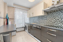 This fully move-in-ready and tastefully renovated two-bedroom apartment with terrace is located on the second floor of a well-maintained building, in an exceptionally convenient location within walking distance of Tour & Taxis and the vibrant Canal distri