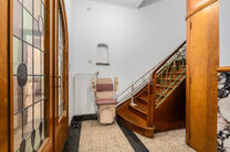 Two-family property consisting of one apartment and one duplex apartment, with garage, garden and terraces.
The building comprises a total of 8 bedrooms and 3 bathrooms.

LAYOUT:
The first floor features a one-bedroom apartment with a 9 m&sup2; terrace. The d