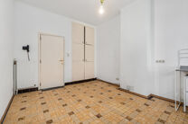 Two-family property consisting of one apartment and one duplex apartment, with garage, garden and terraces.
The building comprises a total of 8 bedrooms and 3 bathrooms.

LAYOUT:
The first floor features a one-bedroom apartment with a 9 m&sup2; terrace. The d
