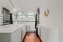 This move-in-ready and energy-efficient family home with 4 to 5 bedrooms is located in the rural village of Humbeek, part of Grimbergen, on a beautiful 711 m&sup2; plot. The property includes an integrated garage and a versatile ground-floor space, currently 