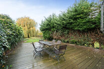 This move-in-ready and energy-efficient family home with 4 to 5 bedrooms is located in the rural village of Humbeek, part of Grimbergen, on a beautiful 711 m&sup2; plot. The property includes an integrated garage and a versatile ground-floor space, currently 