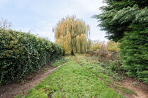 This move-in-ready and energy-efficient family home with 4 to 5 bedrooms is located in the rural village of Humbeek, part of Grimbergen, on a beautiful 711 m&sup2; plot. The property includes an integrated garage and a versatile ground-floor space, currently 