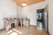 This corner house with 3 bedrooms and a garage is centrally located, within walking distance of the centre of Machelen.

LAYOUT:
On the ground floor, you will find the former butcher's shop. The property also features a spacious dining room or office at t