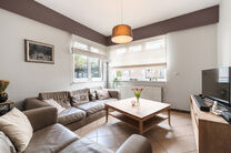 This detached family home with 2 bedrooms, a converted attic, a spacious basement and a garage is situated on a 526 m&sup2; plot and benefits from a beautiful south-east facing garden.

Ideally located near Klein-Bijgaarden, the property enjoys excellent acce