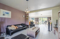 This detached home with three bedrooms, a garage, and a large garden is ideally located in a quiet, family-friendly residential area on a dead-end street, offering a safe and child-friendly environment. The property is situated on the border of the munici