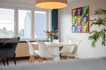 Deze instapklare en energiezuinige gezinswoning met 4 tot 5 slaapkamers bevindt zich in het landelijke Humbeek, deelgemeente van Grimbergen, op een mooi perceel van 711 m&sup2;. De woning beschikt over een inpandige garage en een polyvalente ruimte op het gel