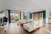 Cette maison familiale &eacute;conome en &eacute;nergie, pr&ecirc;te &agrave; emm&eacute;nager, dispose de 4 &agrave; 5 chambres et se situe dans le village rural de Humbeek, entit&eacute; de Grimbergen, sur une belle parcelle de 711 m&sup2;. La propri&eacute;t&eacute; comprend un garage int&eacute;gr&eacute; ainsi qu&rsquo;un