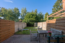 Cette maison avec trois grandes chambres et jardin est id&eacute;alement situ&eacute;e pr&egrave;s du centre de Vilvorde, avec de nombreux services &agrave; proximit&eacute;.

AGENCEMENT:
Au rez-de-chauss&eacute;e, nous acc&eacute;dons &agrave; la maison par un hall d&rsquo;entr&eacute;e avec un escalier menant 