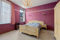 Cette maison avec trois grandes chambres et jardin est id&eacute;alement situ&eacute;e pr&egrave;s du centre de Vilvorde, avec de nombreux services &agrave; proximit&eacute;.

AGENCEMENT:
Au rez-de-chauss&eacute;e, nous acc&eacute;dons &agrave; la maison par un hall d&rsquo;entr&eacute;e avec un escalier menant 