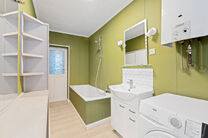 Cette maison avec trois grandes chambres et jardin est id&eacute;alement situ&eacute;e pr&egrave;s du centre de Vilvorde, avec de nombreux services &agrave; proximit&eacute;.

AGENCEMENT:
Au rez-de-chauss&eacute;e, nous acc&eacute;dons &agrave; la maison par un hall d&rsquo;entr&eacute;e avec un escalier menant 