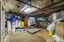 Cette spacieuse maison id&eacute;alement situ&eacute;e au c&oelig;ur de Zaventem offre 3 chambres &agrave; coucher de taille confortable, 
avec la possibilit&eacute; d&rsquo;en am&eacute;nager une 4ᵉ, 2 espaces de vie, 2 salles de bains ainsi qu&rsquo;un espace polyvalent au rez-de-chauss&eacute;e.
Un