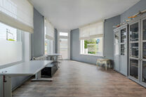 Cette spacieuse maison id&eacute;alement situ&eacute;e au c&oelig;ur de Zaventem offre 3 chambres &agrave; coucher de taille confortable, 
avec la possibilit&eacute; d&rsquo;en am&eacute;nager une 4ᵉ, 2 espaces de vie, 2 salles de bains ainsi qu&rsquo;un espace polyvalent au rez-de-chauss&eacute;e.
Un