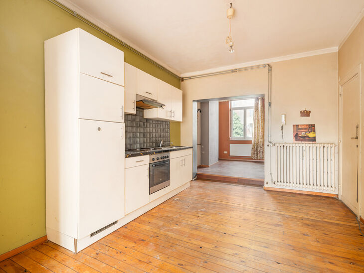 This apartment is ideally located on the 2nd floor of a small-scale building, just a stone&rsquo;s throw from the Basilica of Koekelberg and Elisabeth Park.
From a technical perspective, the apartment is in good condition: it features an individual gas boiler