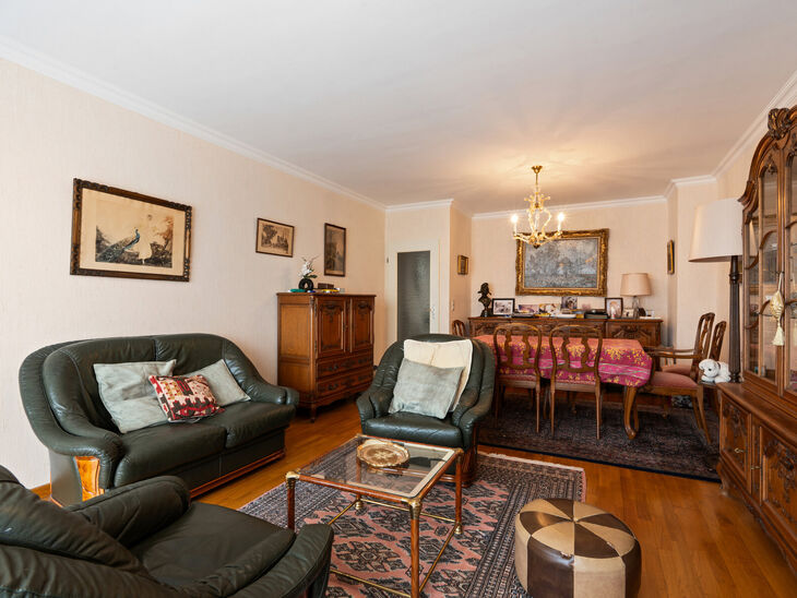 This spacious 2-bedroom apartment, featuring 2 terraces, a private garage box, and a parking space, is located on the third floor of a well-maintained residential building.

LAYOUT:
The entrance hall leads to a bright living room with a dining area and a 